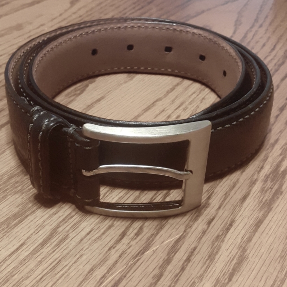 Trafalgar Men's Black leather belt. EUC' Sz.40. Bonus Leyva brown leather belt.